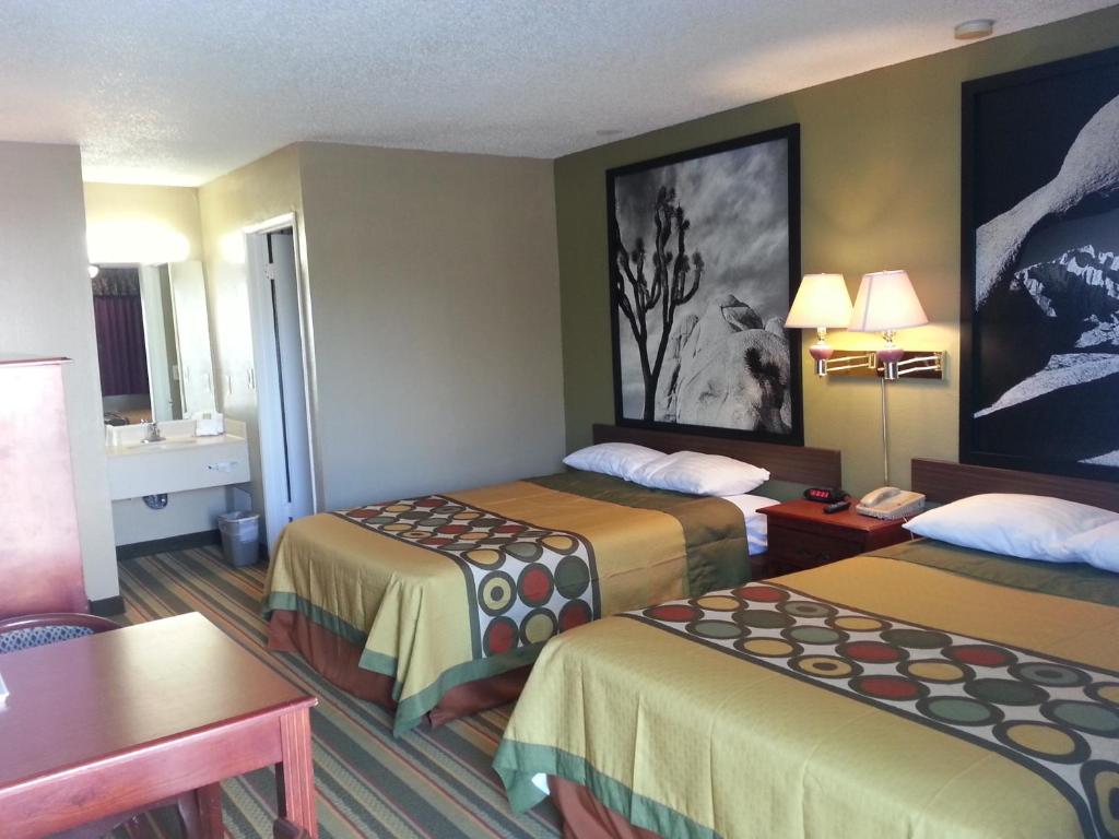 Super 8 By Wyndham Ridgecrest photo