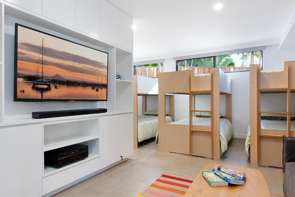 Bluey's Beach House - 5 Bedroom photo