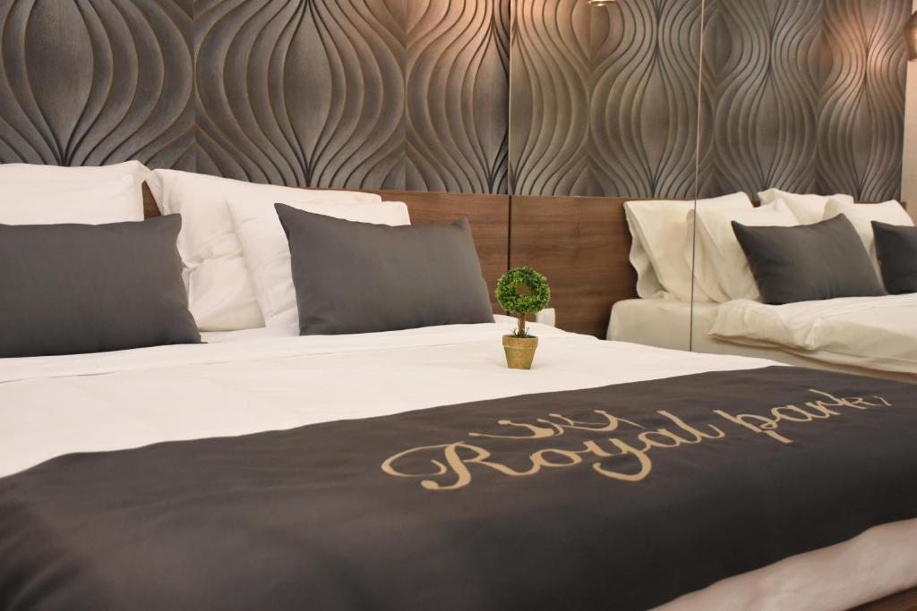 Royal park — Hotel in Belgrade