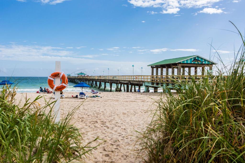 4145 By The Sea Inn & Suites photo