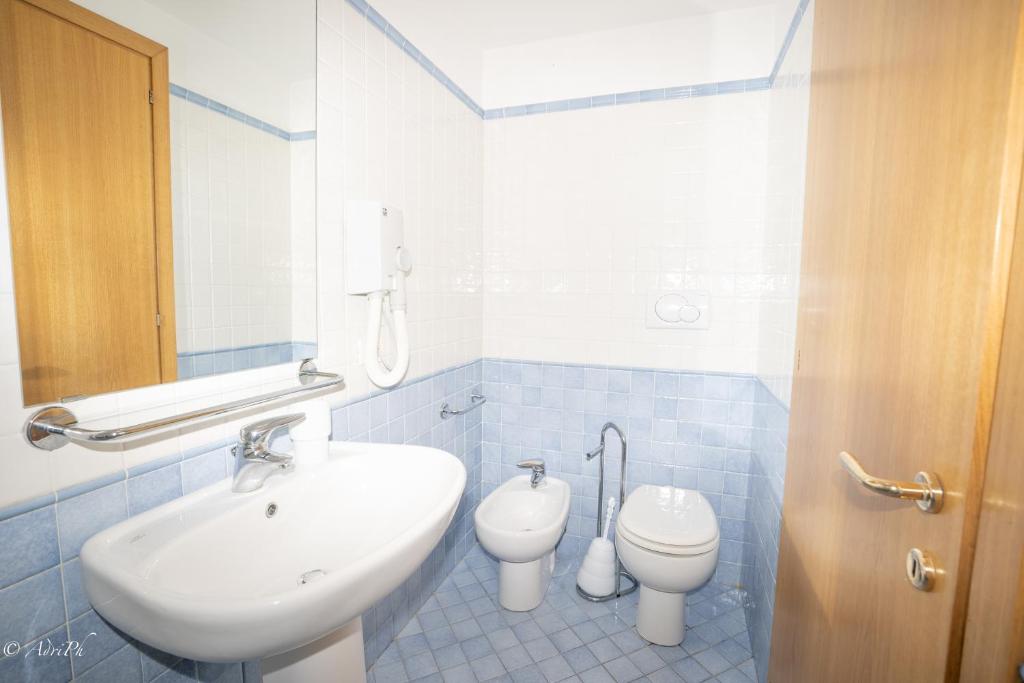 Lagoon Apartments photo