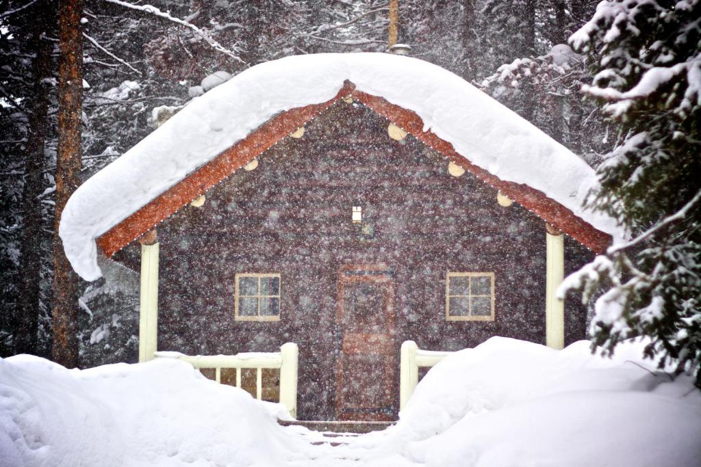 Storm Mountain Lodge & Cabins photo