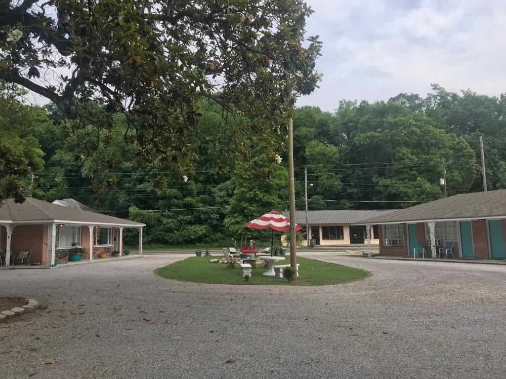 Dame Fortune's Cottage Court photo