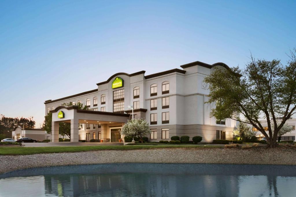 Wingate by Wyndham Cincinnati/Blue Ash photo