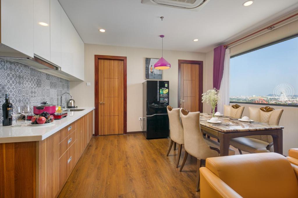 Lavender Riverside Hotel