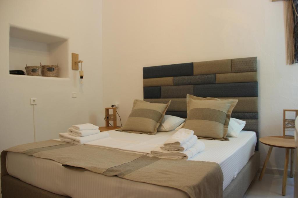 Gerania Milos photo