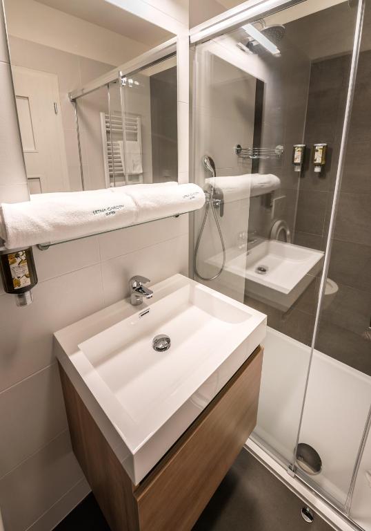 Letna Garden Suites photo