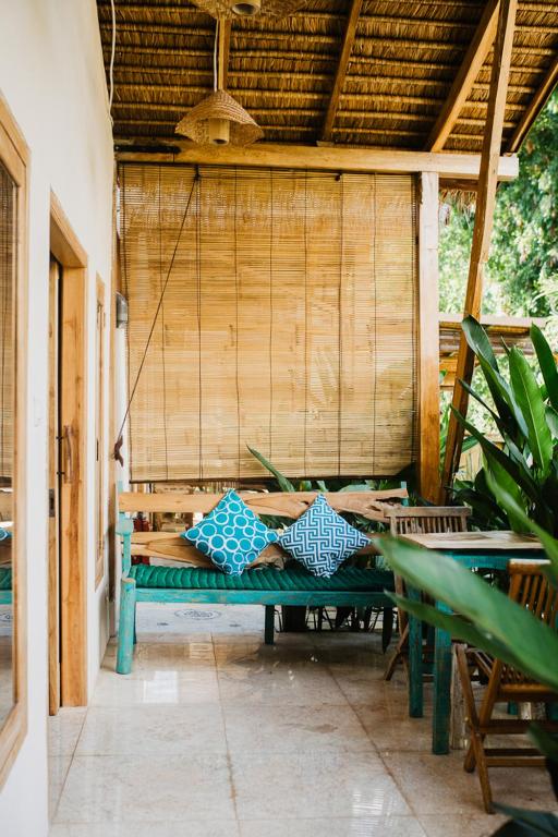 Kalyssa Beach Bungalows