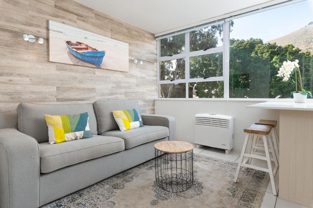 Montclair Apartments photo