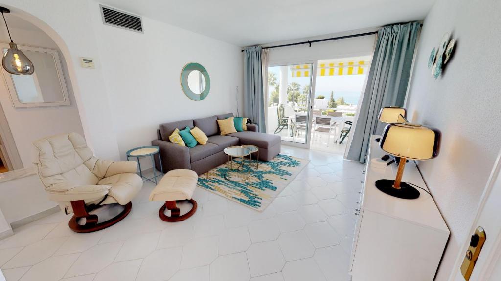 Top Floor Apartment - Amazing Sea View - 3
