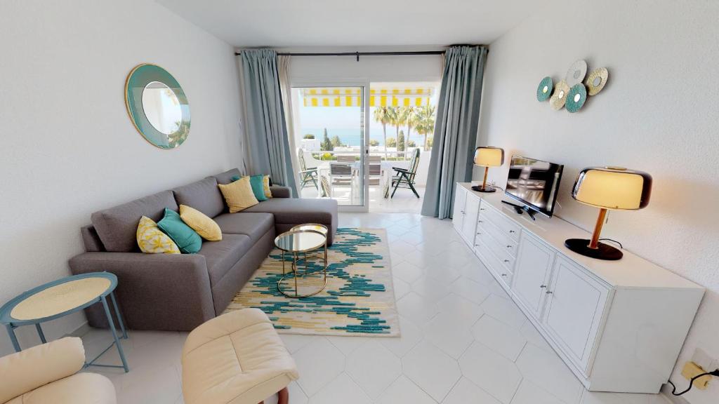 Top Floor Apartment - Amazing Sea View - 2