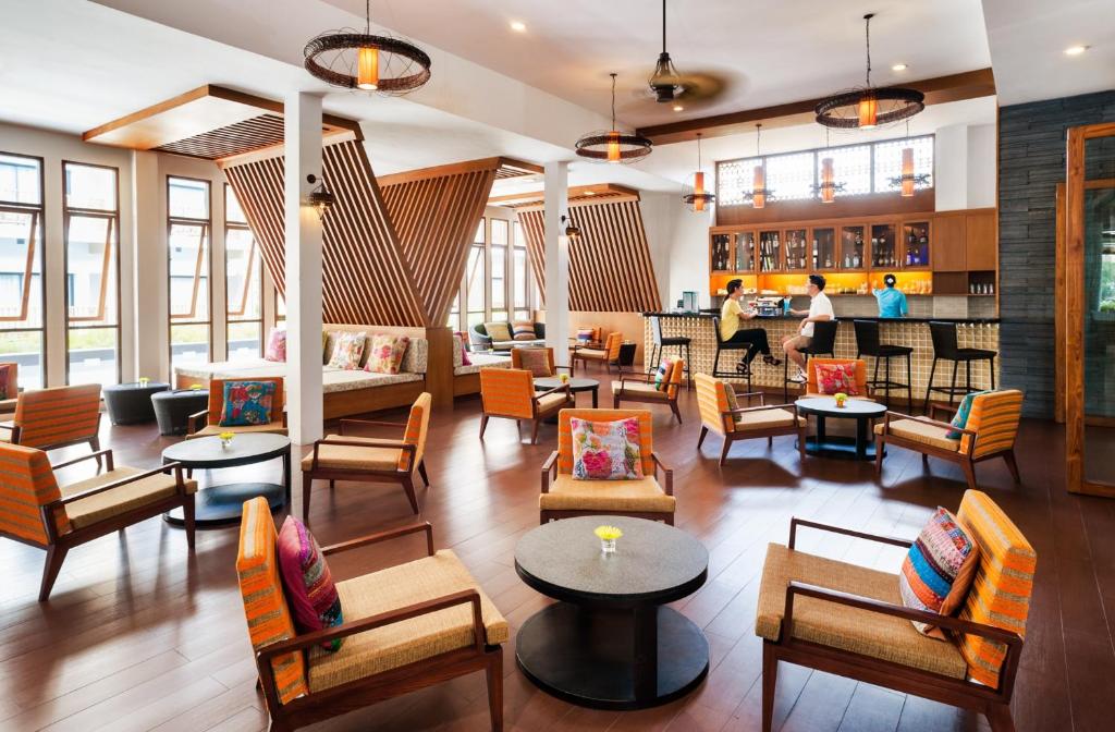 Bar/lounge, DEEVANA PLAZA Krabi Aonang in Krabi