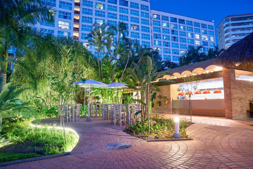 Sheraton Buganvilias All Inclusive Resort in Puerto Vallarta, Mexico -  reviews, price from $170 | Planet of Hotels