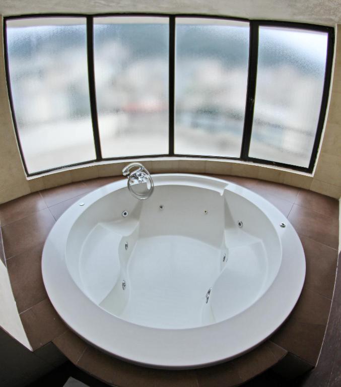 Bathroom, Madisson Hotel in Jounieh