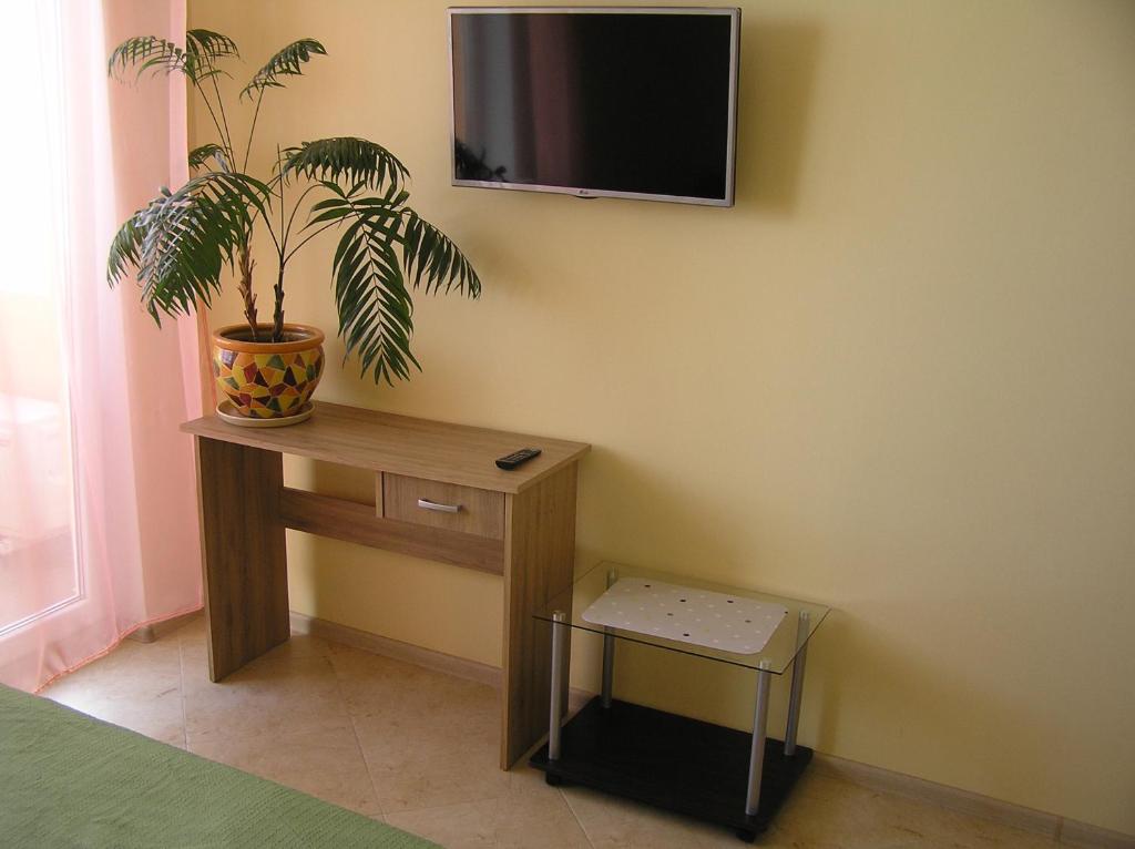 Orange Guest Rooms — Hotel in Odessa