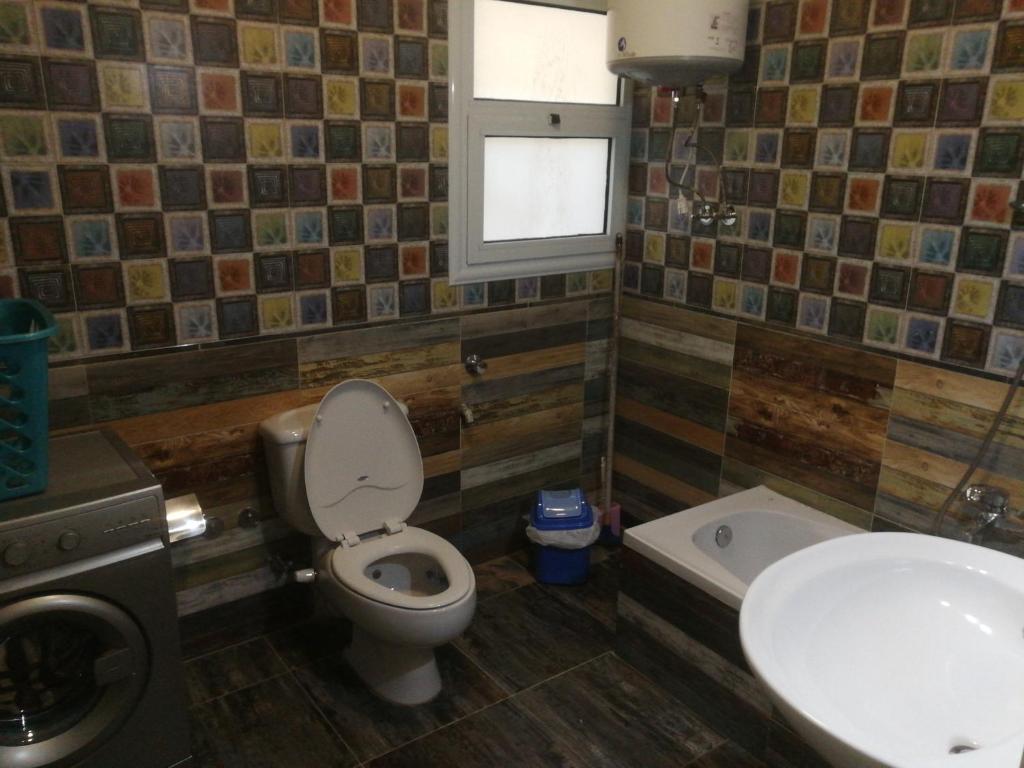 Three-Bedroom Apartment in Mohandseen photo
