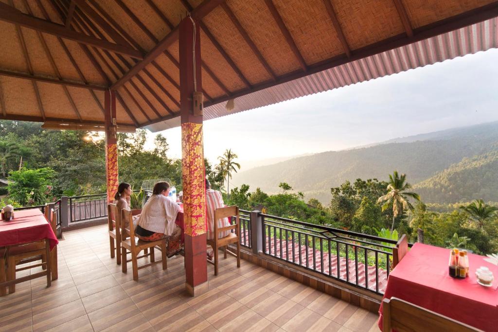 Aris Homestay and Warung Made photo