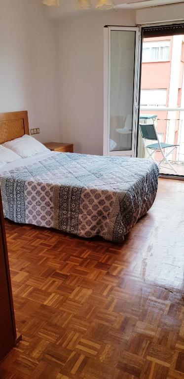 3 Bedrooms SOHO Parking Included - 4