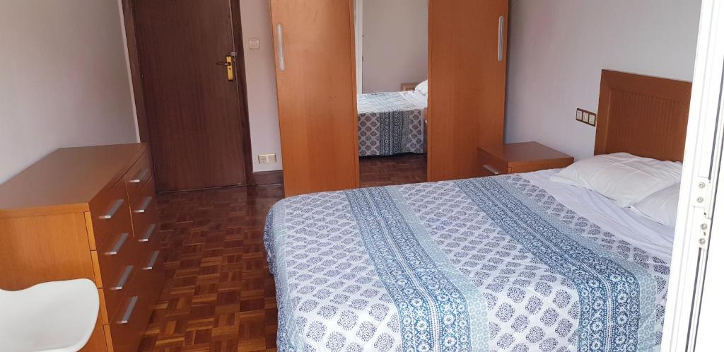 3 Bedrooms SOHO Parking Included - 2
