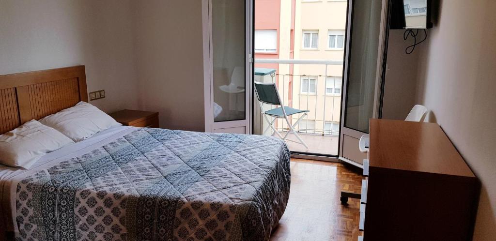 3 Bedrooms SOHO Parking Included - 3