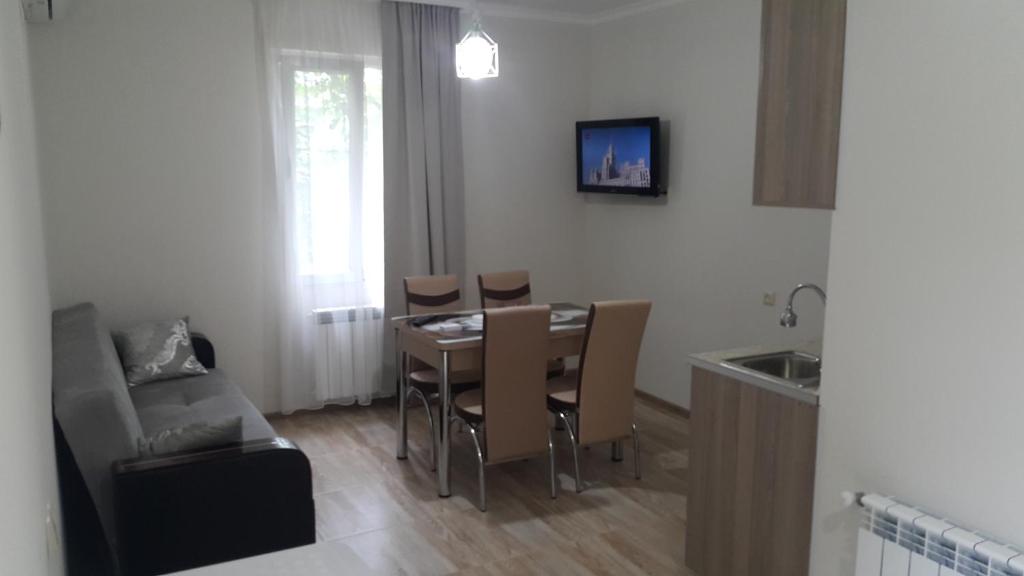 Deme House photo