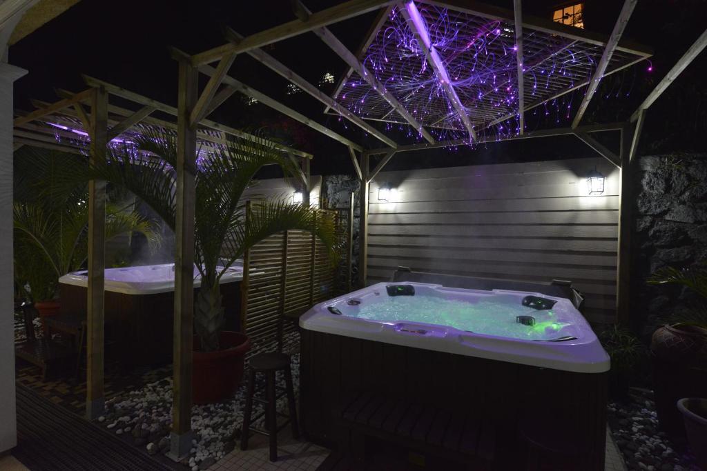 Full-sized bathtubs