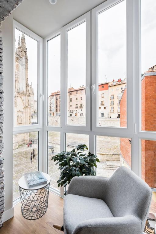 APARTAMENTOS ELEVEN ROOMS — Hotel in Burgos