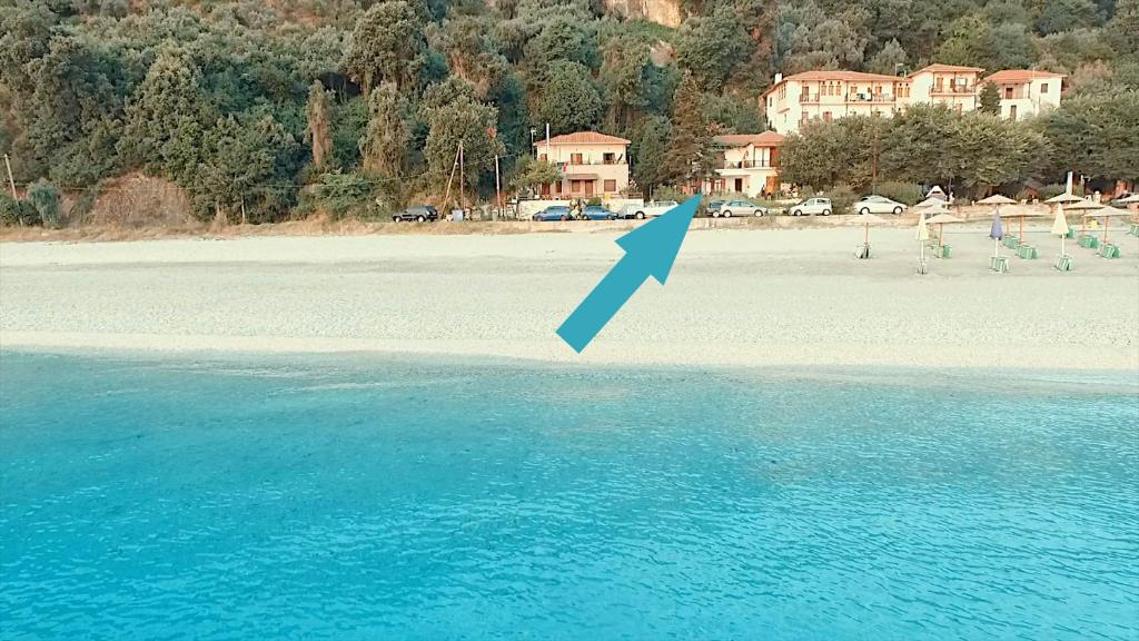 Papa Nero Beach House — Hotel in Mouresion