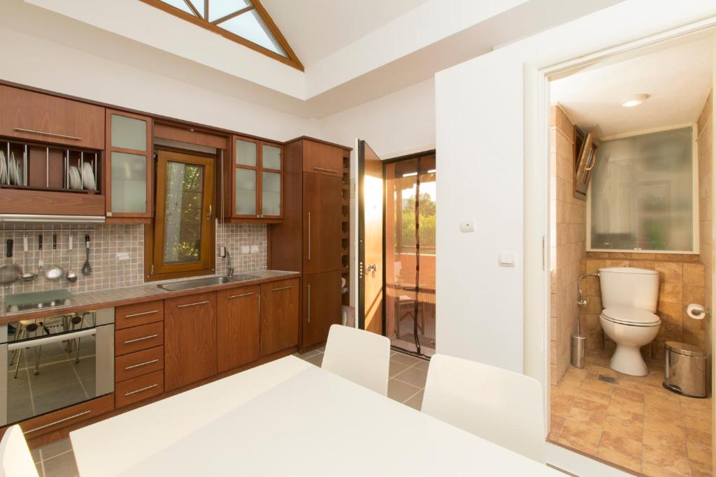 Functional house by the sea at Ierissos — Hotel in Chalkidiki