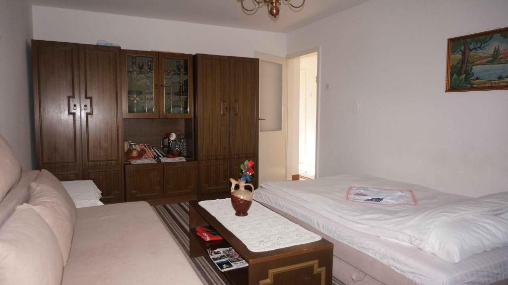 Honey Rooms photo