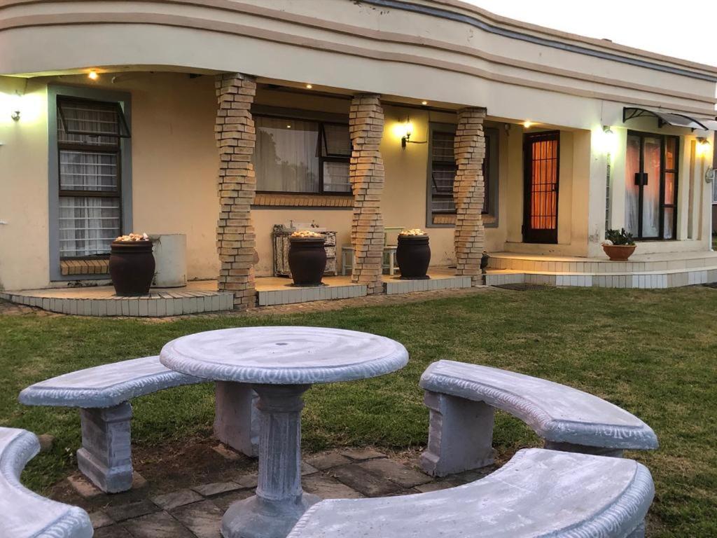Reemaros Guest House photo