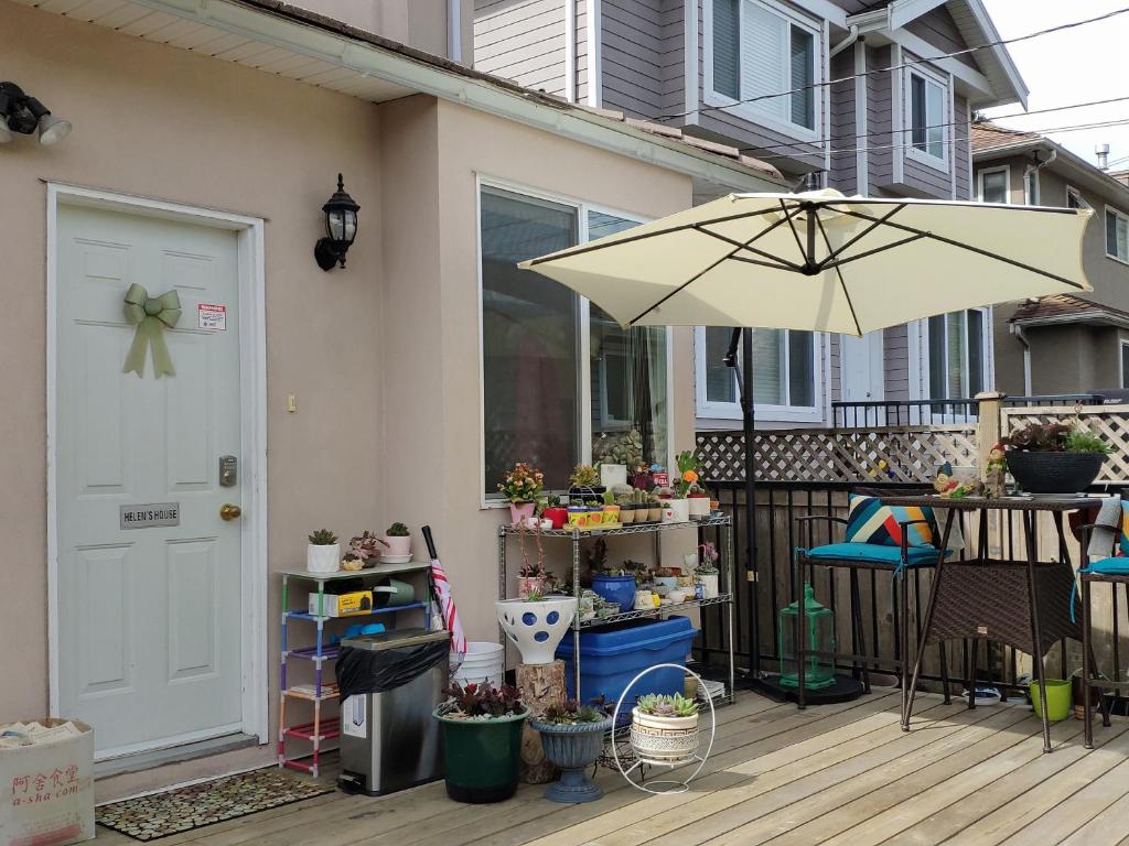 Helen's House / Close to Skytrain and Airport photo