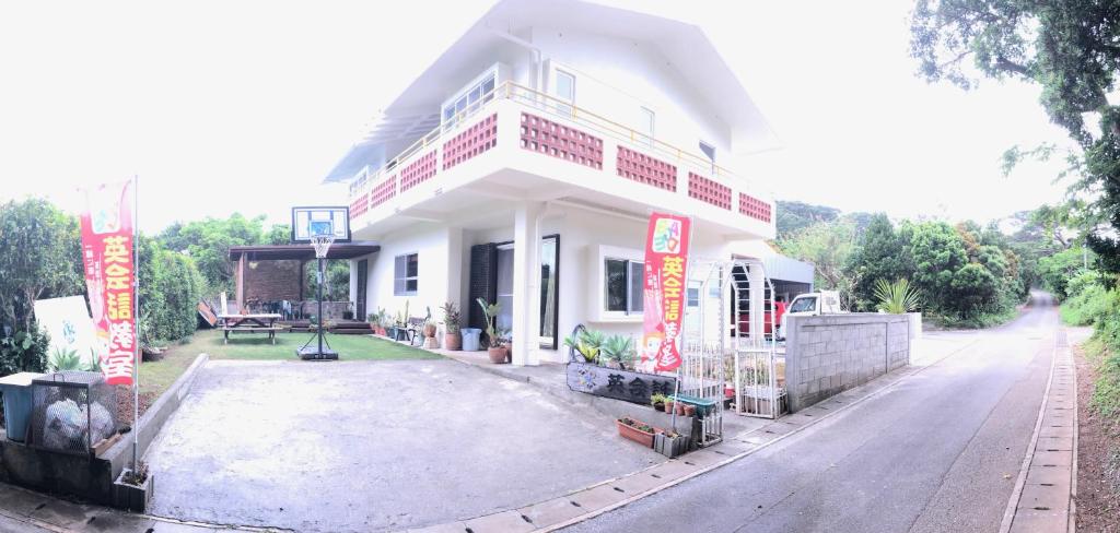 Tom and Rimi's — Hotel in Kumejima