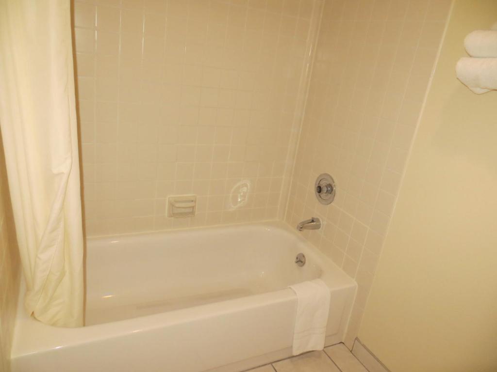 Days Inn by Wyndham Yakima photo