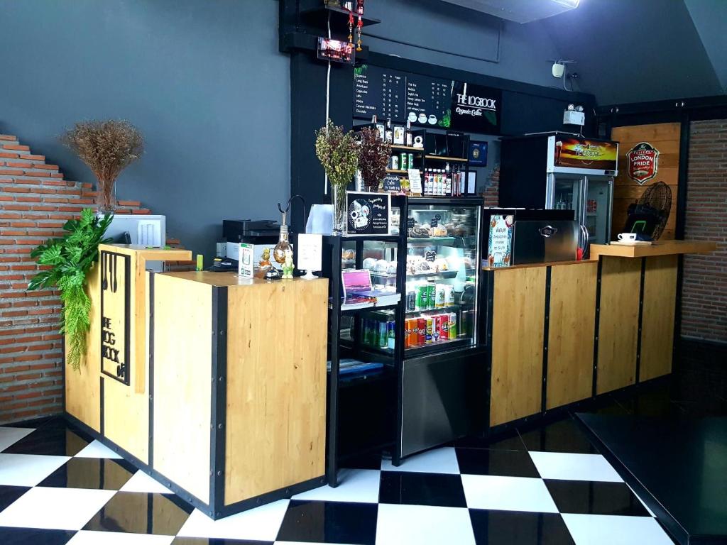 Bar/lounge, The LogBook room and cafe' in Chonburi