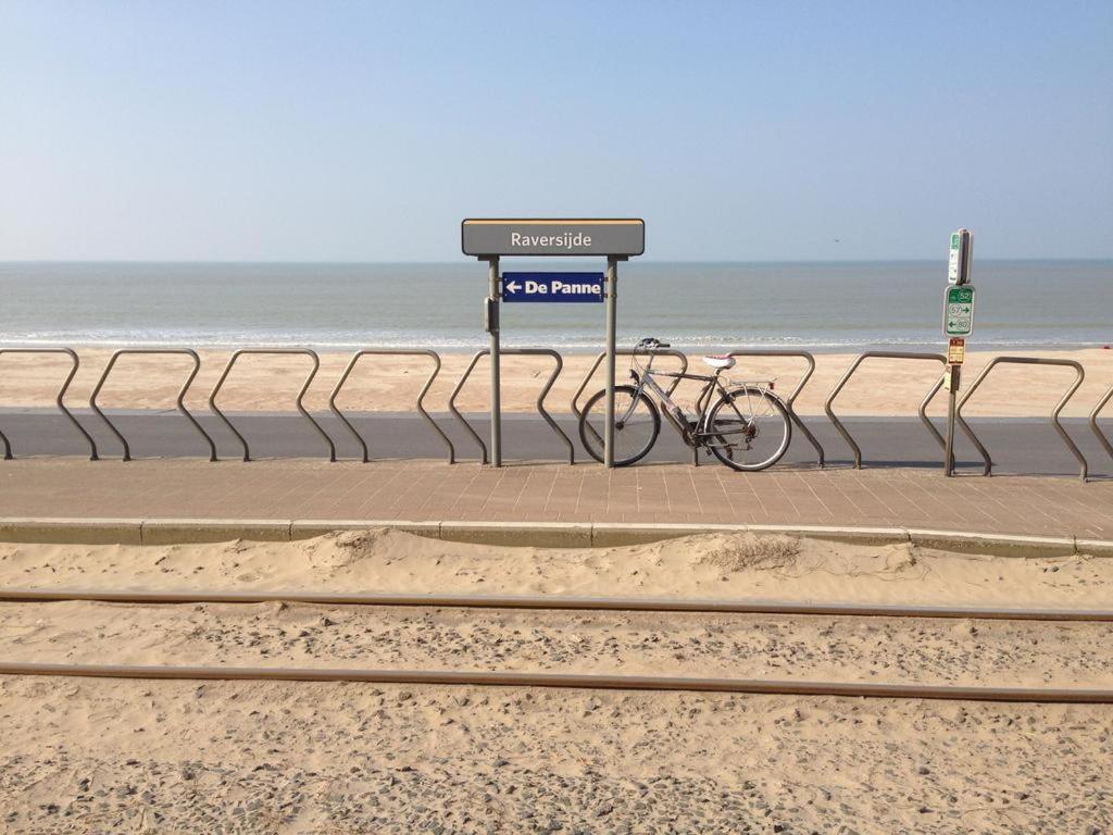 Studio Raversijde with Sea View photo