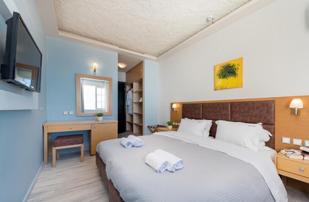 Crystal Beach Hotel — Hotel rooms in Kalamaki (Zakynthos), Ionian Islands