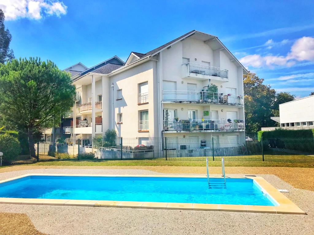 Appartement Balcon Et Piscine Pau Apartment In Lons France Wander