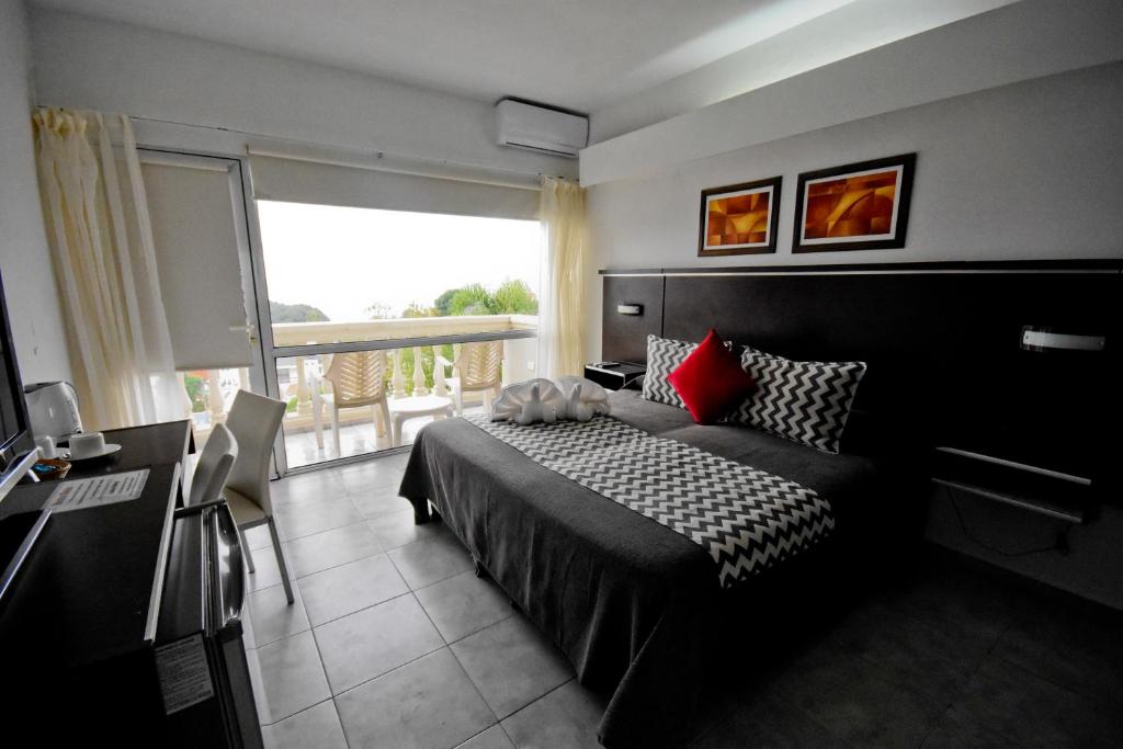 Concept Suite (3 Adults)