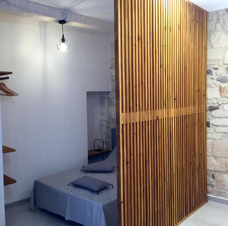 Studio climatise, La Cloison — Hotel in Arles