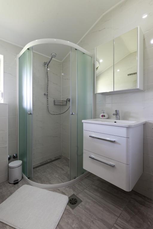 Apartments and rooms Hope photo