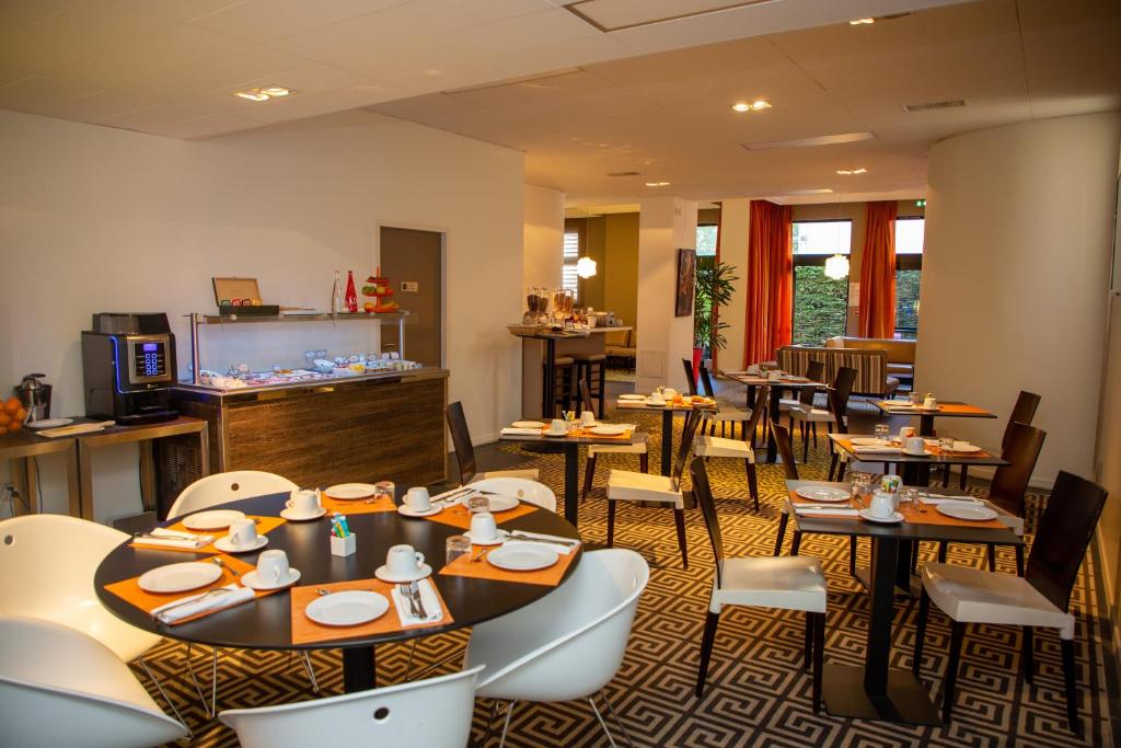 Toulouse Privilege Appart Hotel Saint Exupery dining