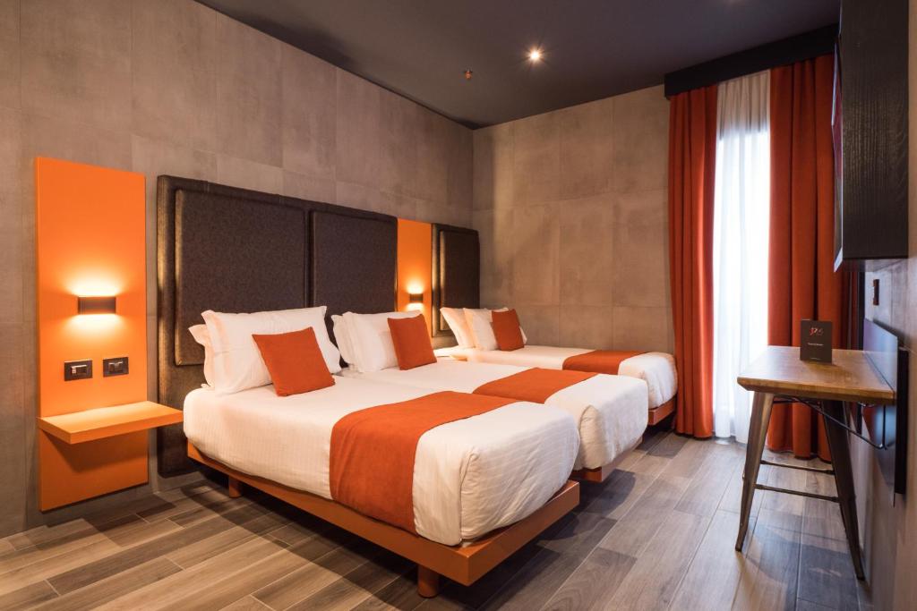 Hotel Room 5