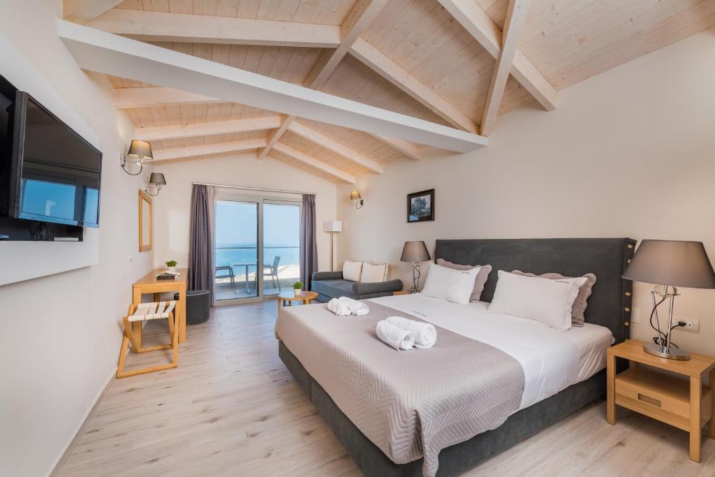 Crystal Beach Hotel — Hotel rooms in Kalamaki (Zakynthos), Ionian Islands