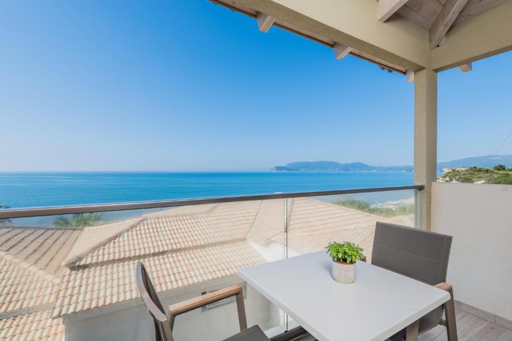 Crystal Beach Hotel — Hotel rooms in Kalamaki (Zakynthos), Ionian Islands