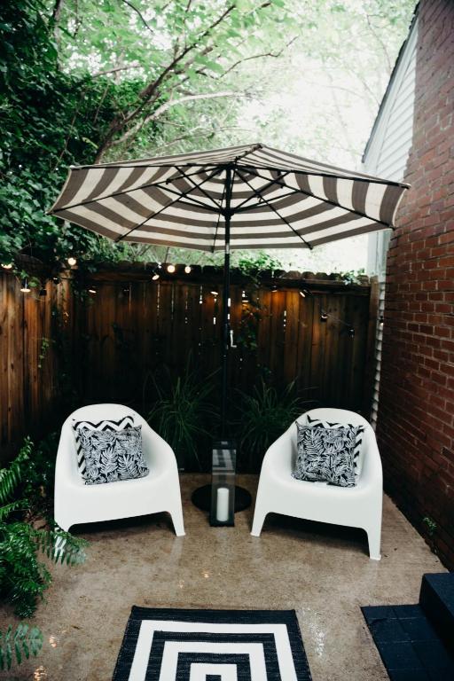 The Paddock Luxury Vacation House Holiday Home Hot Springs The Paddock Luxury Vacation House, Paddock Outdoor Furniture