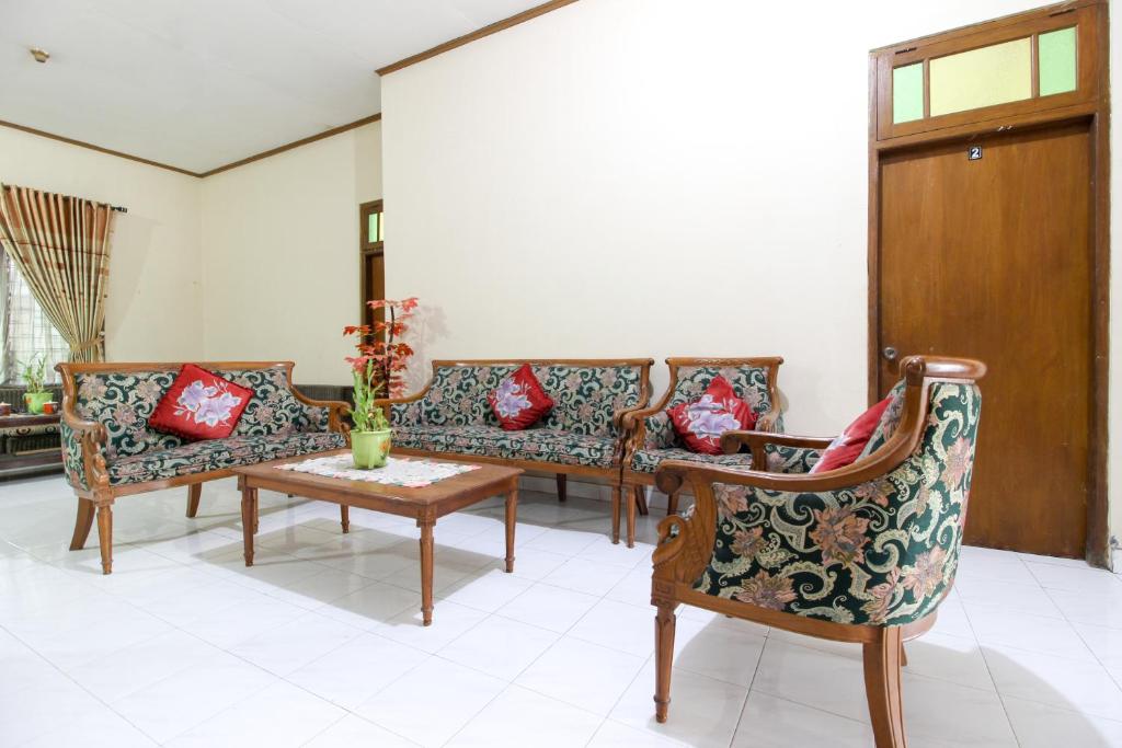 Facilities, RedDoorz near Candi Ratu Boko in Yogyakarta