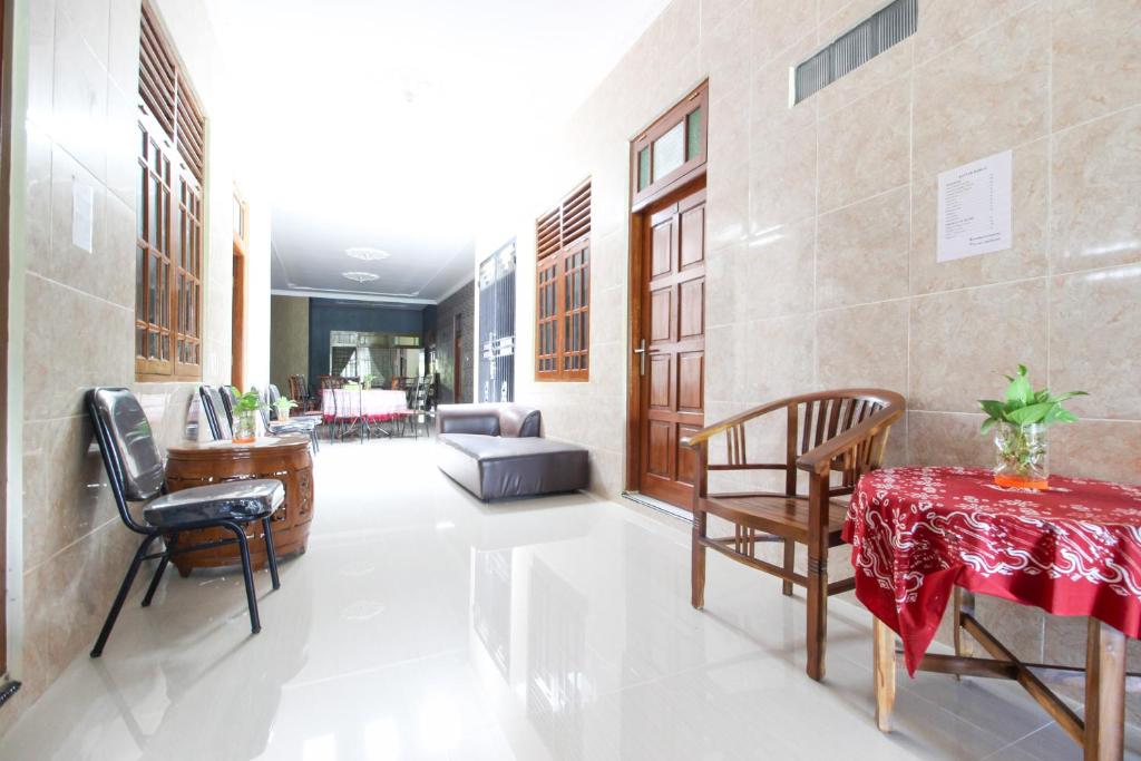 Facilities, RedDoorz near Candi Ratu Boko in Yogyakarta