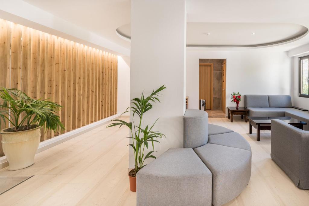 Crystal Beach Hotel — Hotel building in Kalamaki (Zakynthos), Ionian Islands