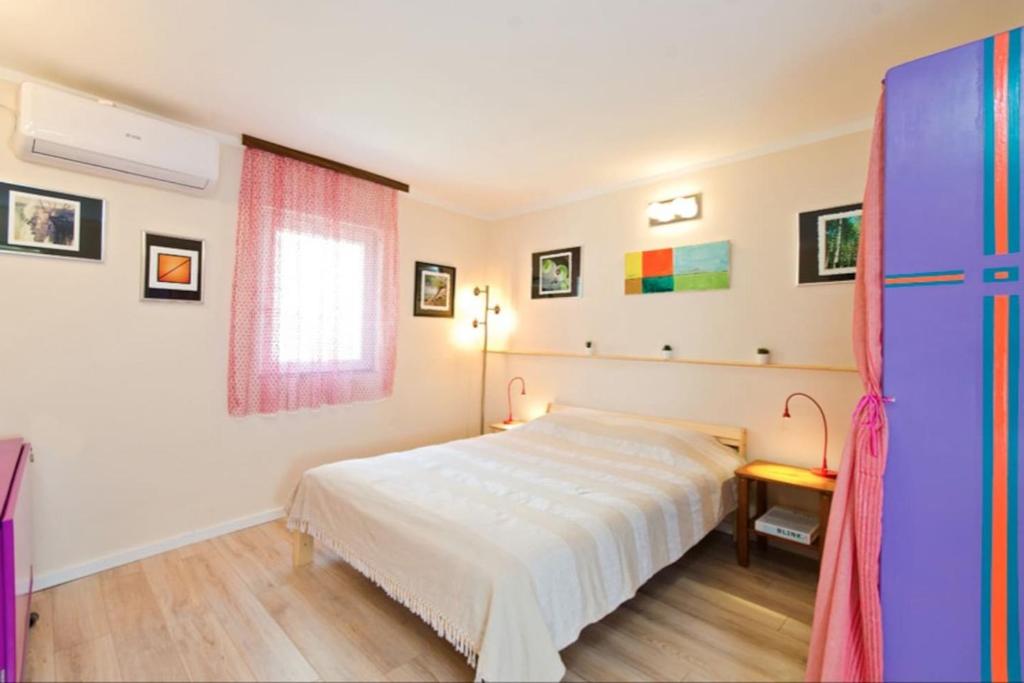 Cherry Tree Art House - 4